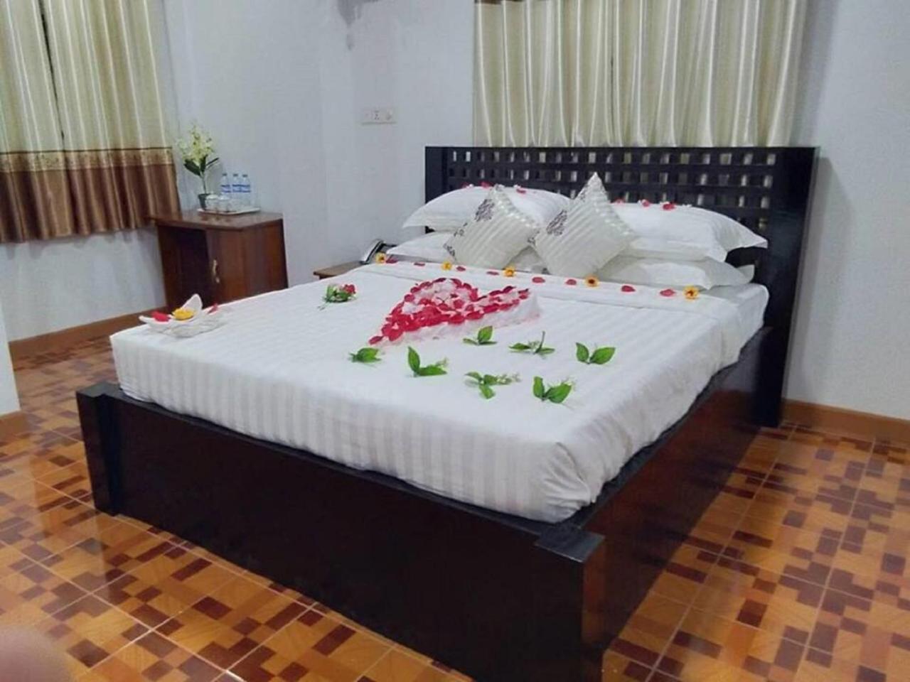 Golden Palace Hotel Hpa-an Eksteriør billede